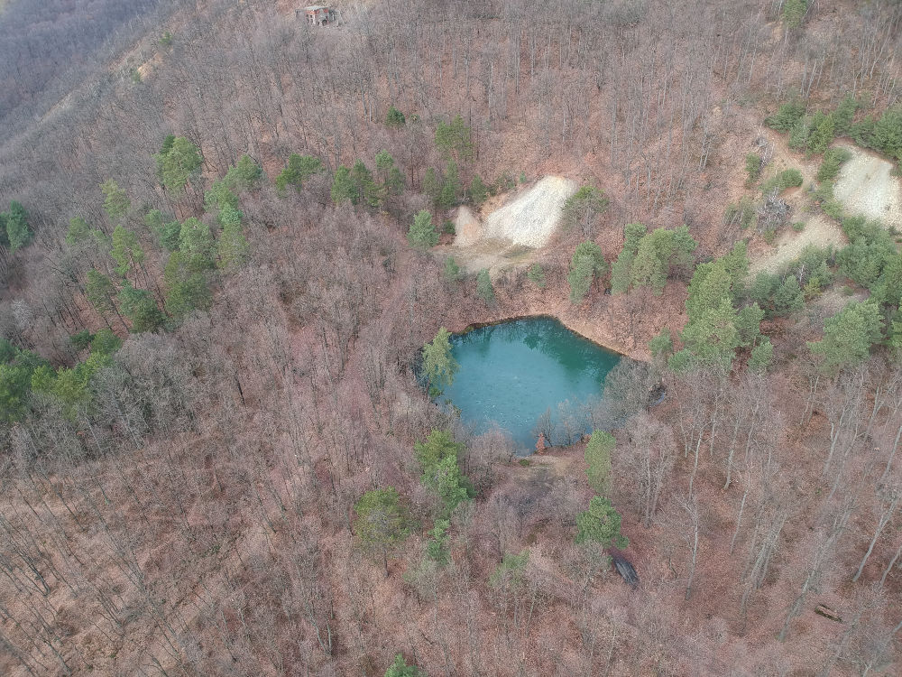 Lacul Albastru văzut din dronă