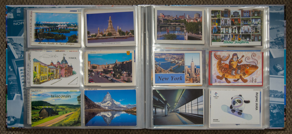 Album cu cărți poștale primite prin Postcrossing